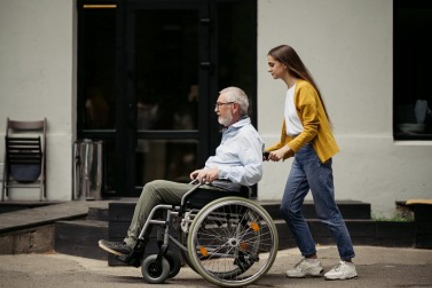 Chi si deve occupare dei genitori anziani secondo le leggi in vigore nel 2024