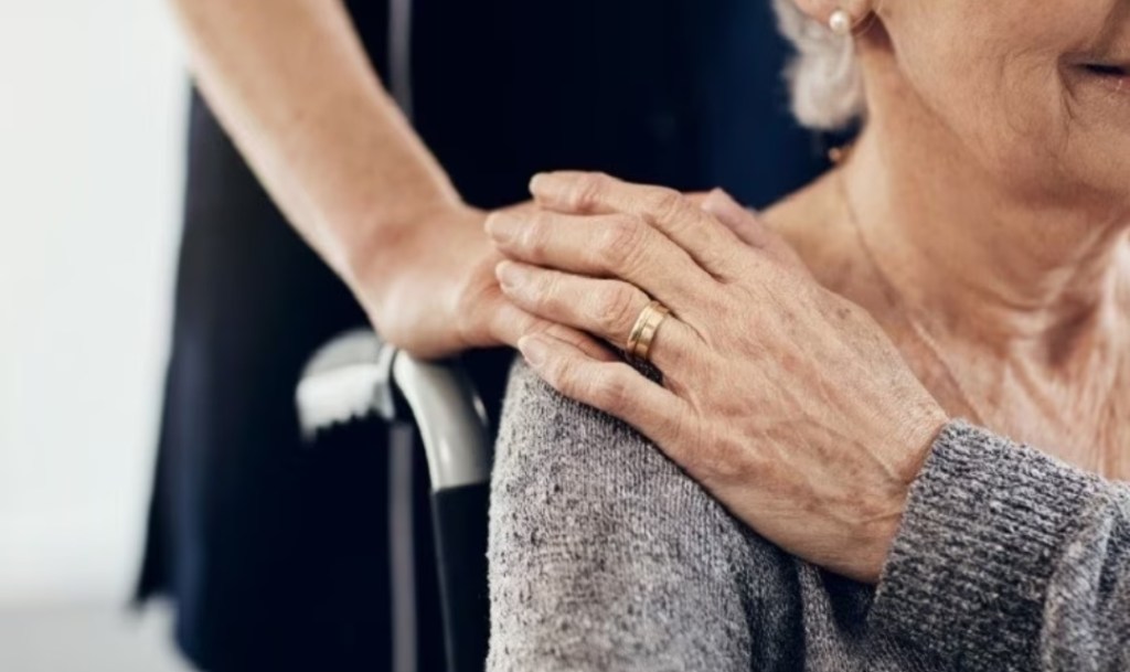 Caregiver familiare: ok alla qualifica di oss dal Decreto Anziani&nbsp;2024