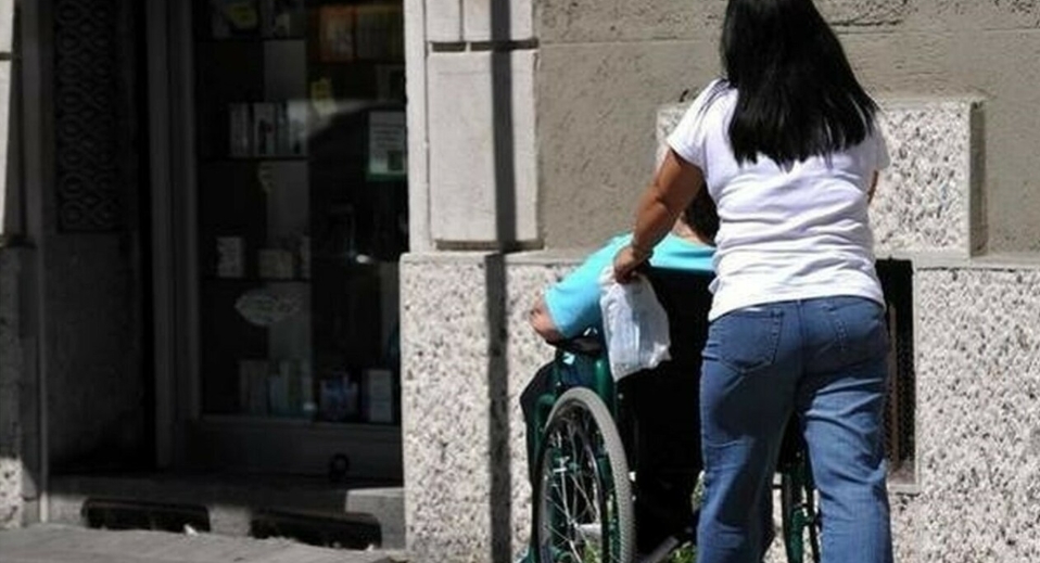 Bonus colf e badanti 2024, è possibile fare domanda: ecco gli importi e i requisiti Isee