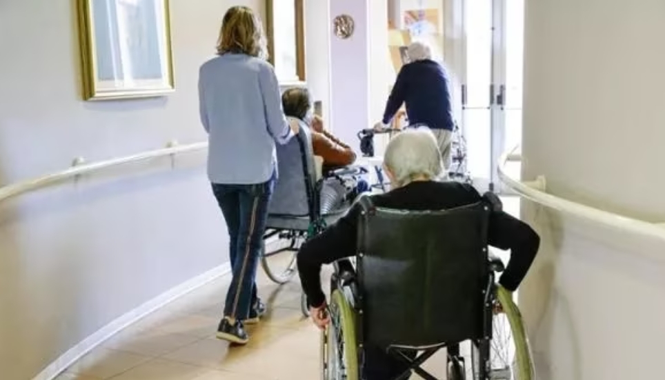 Disabili e anziani non autosufficienti, la Regione accelera: 600 euro al mese